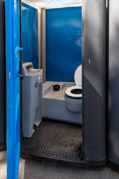 Best Portable restroom trailer rental  in Bridgeport, WA